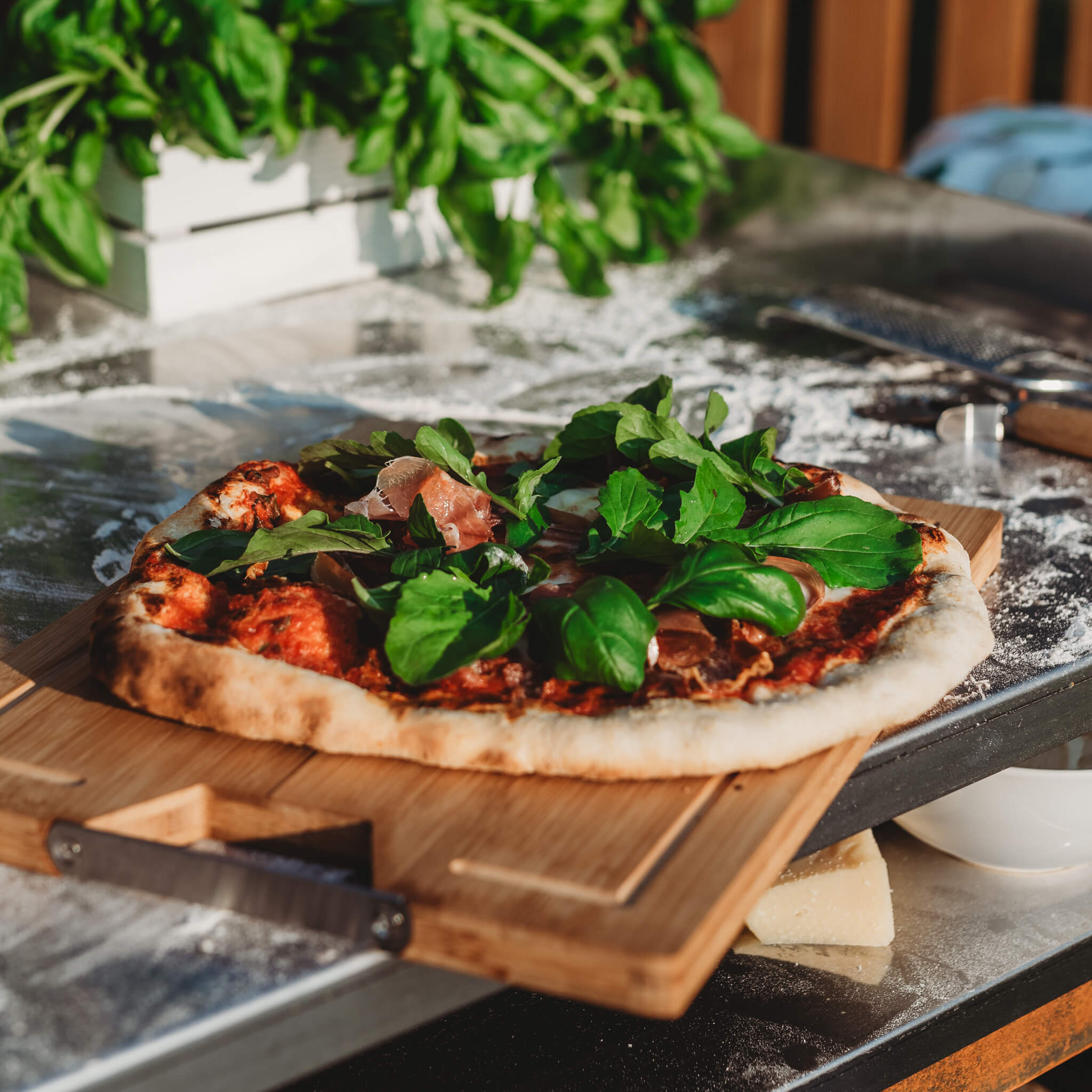 GrillSymbol pizzaahi koos aluslauaga Pizzo-Set
